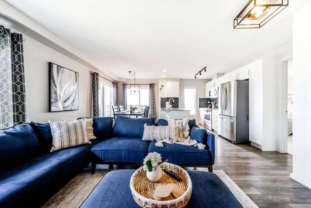 Bright Luxe Condo, Ac, Top Floor, King Bed, Balcony! 埃德蒙顿 外观 照片