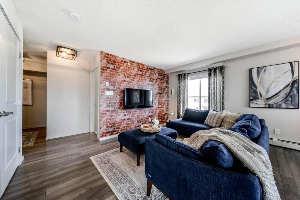 Bright Luxe Condo, Ac, Top Floor, King Bed, Balcony! 埃德蒙顿 外观 照片