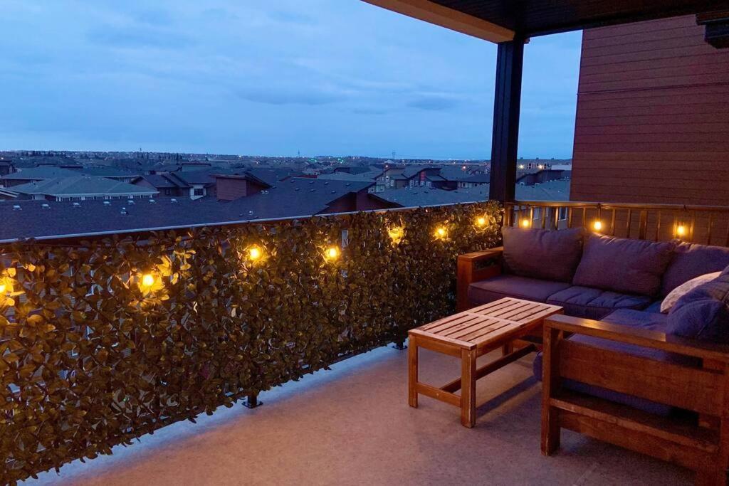 Bright Luxe Condo, Ac, Top Floor, King Bed, Balcony! 埃德蒙顿 外观 照片