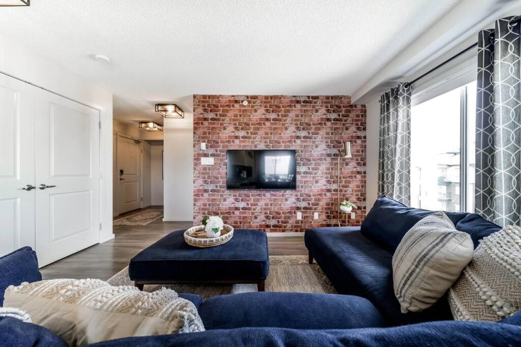 Bright Luxe Condo, Ac, Top Floor, King Bed, Balcony! 埃德蒙顿 外观 照片