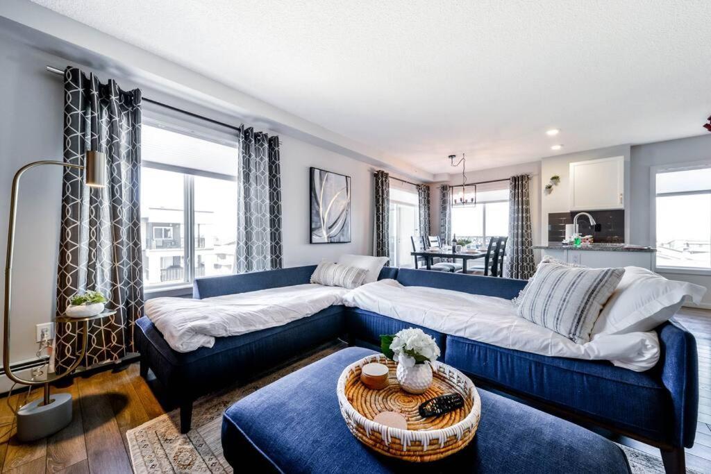 Bright Luxe Condo, Ac, Top Floor, King Bed, Balcony! 埃德蒙顿 外观 照片